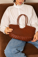 Sac cabas tressé Marius de la maroquinerie IT HIPPIE, design élégant avec poignées tressées et finition soignée.