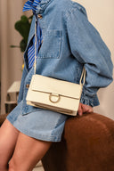 Sac en cuir écru Firmin de la maroquinerie IT HIPPIE, avec détails élégants et finition soignée.