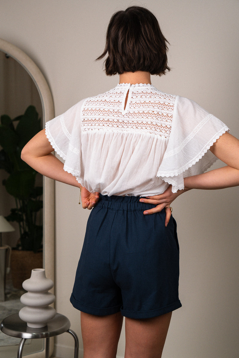 Short Orin marine IT HIPPIE en coton léger avec ceinture élastique et poches latérales, parfait pour un style décontracté.