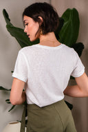 T-shirt Ayden gris pour femme de la marque IT HIPPIE, détail du col et de la texture du tissu visible.