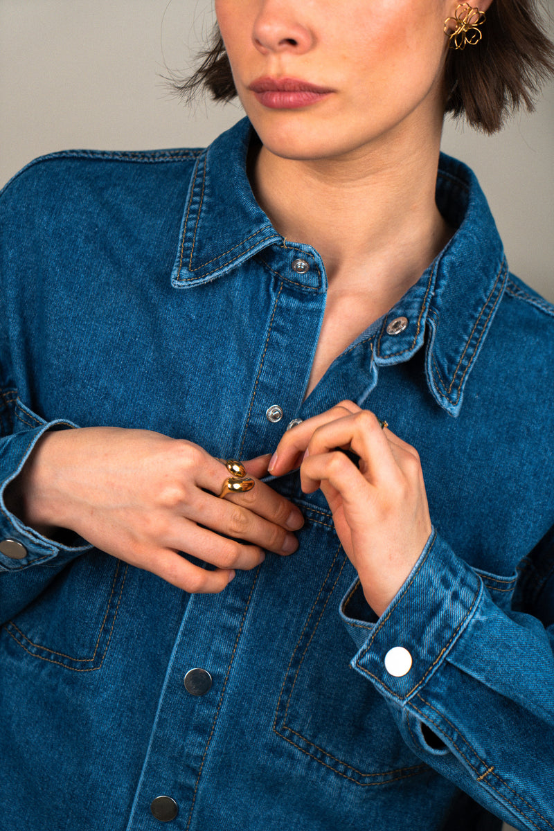 Veste Maëline de la marque IT HIPPIE, veste tendance avec coupe moderne et détails stylés, visible en image.