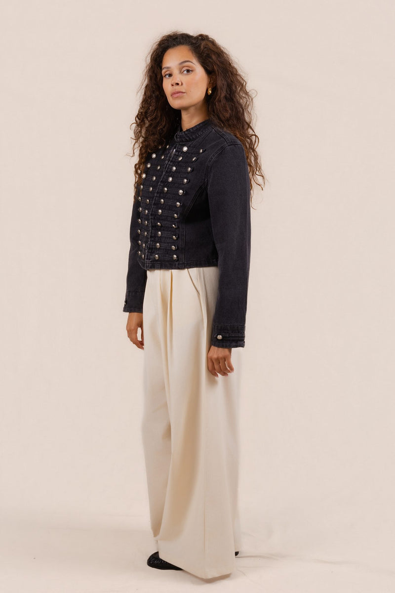 Lorena - Veste