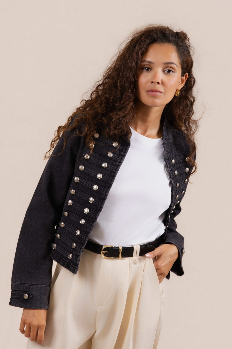 Lorena - Veste